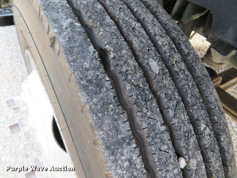 image for item DE8066 2006 Chevrolet C4500 Crew Cab flatbed truck