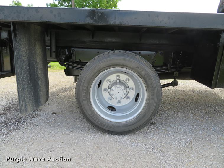 image for item DE8066 2006 Chevrolet C4500 Crew Cab flatbed truck