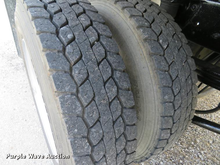 image for item DE8066 2006 Chevrolet C4500 Crew Cab flatbed truck