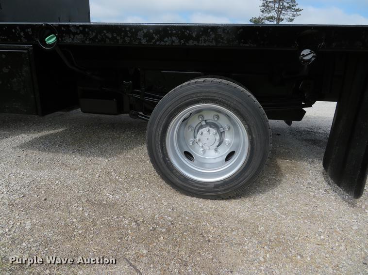 image for item DE8066 2006 Chevrolet C4500 Crew Cab flatbed truck