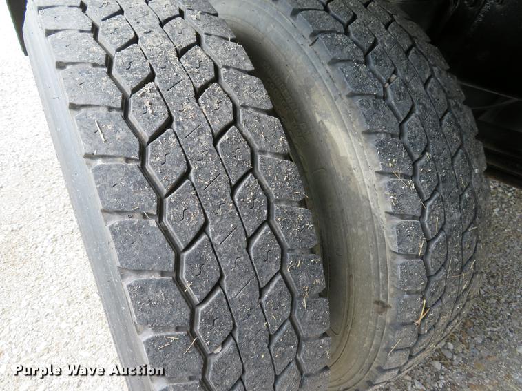 image for item DE8066 2006 Chevrolet C4500 Crew Cab flatbed truck