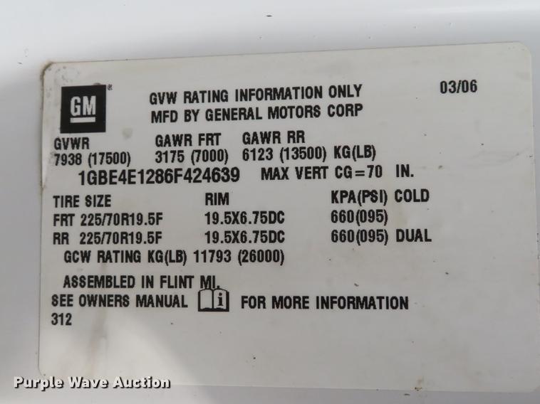 image for item DE8066 2006 Chevrolet C4500 Crew Cab flatbed truck