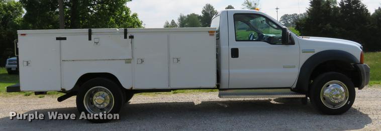 image for item DE8067 2006 Ford F550 Super Duty XL utility truck