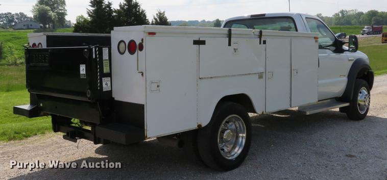 image for item DE8067 2006 Ford F550 Super Duty XL utility truck