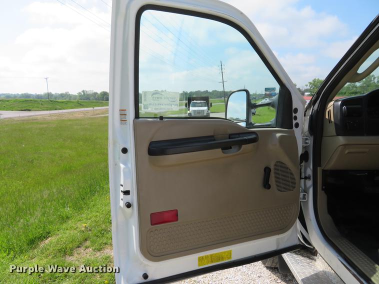 image for item DE8067 2006 Ford F550 Super Duty XL utility truck