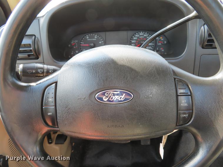 image for item DE8067 2006 Ford F550 Super Duty XL utility truck