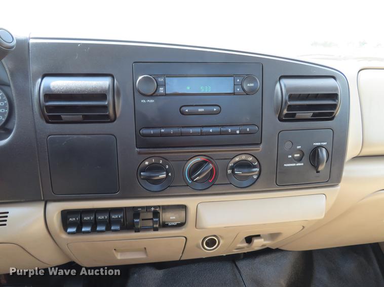 image for item DE8067 2006 Ford F550 Super Duty XL utility truck