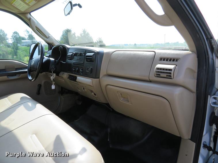 image for item DE8067 2006 Ford F550 Super Duty XL utility truck