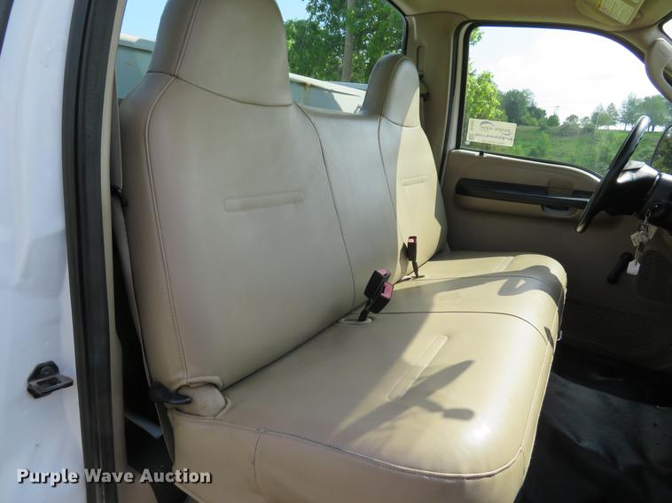 image for item DE8067 2006 Ford F550 Super Duty XL utility truck