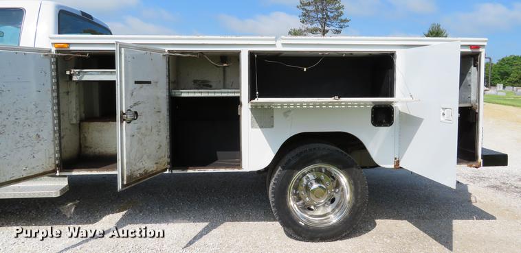 image for item DE8067 2006 Ford F550 Super Duty XL utility truck