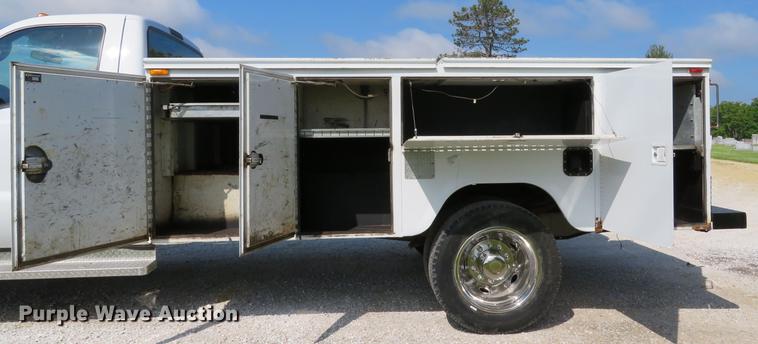 image for item DE8067 2006 Ford F550 Super Duty XL utility truck