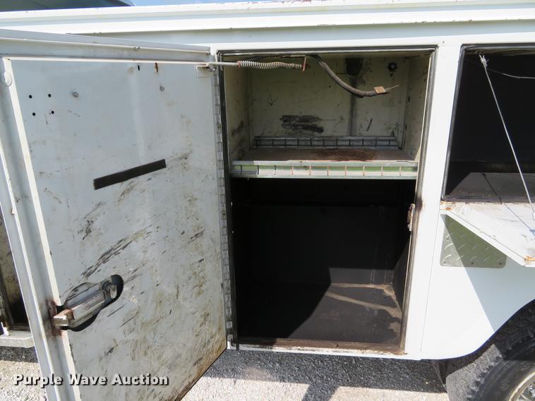 image for item DE8067 2006 Ford F550 Super Duty XL utility truck