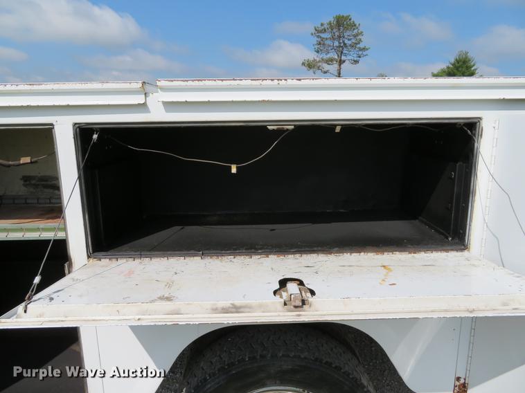 image for item DE8067 2006 Ford F550 Super Duty XL utility truck