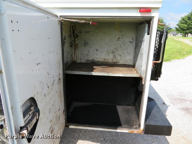 image for item DE8067 2006 Ford F550 Super Duty XL utility truck