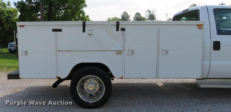 image for item DE8067 2006 Ford F550 Super Duty XL utility truck