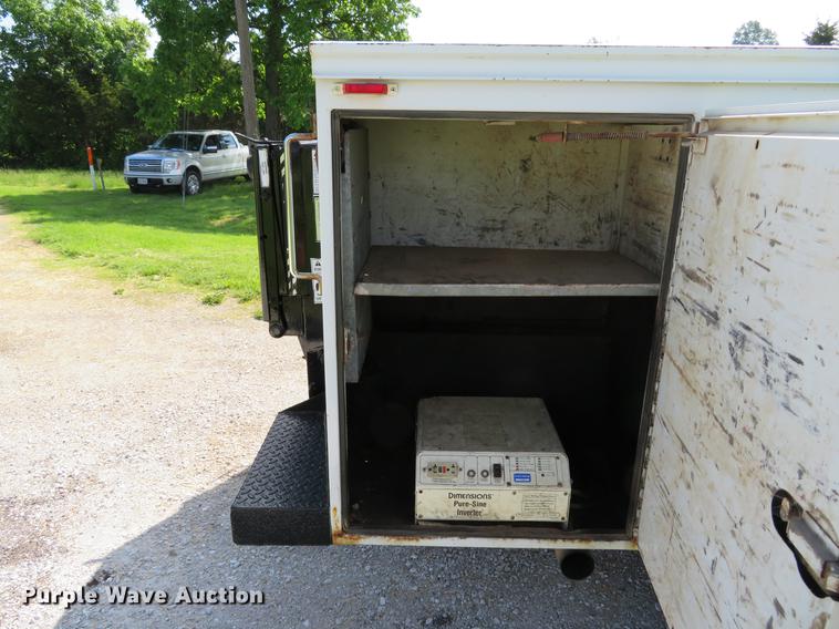 image for item DE8067 2006 Ford F550 Super Duty XL utility truck