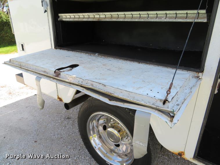 image for item DE8067 2006 Ford F550 Super Duty XL utility truck