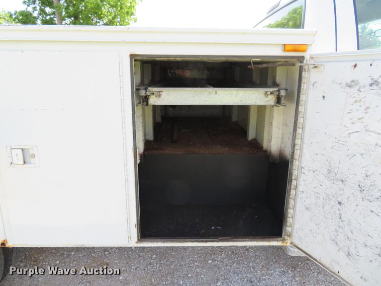 image for item DE8067 2006 Ford F550 Super Duty XL utility truck