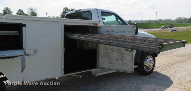 image for item DE8067 2006 Ford F550 Super Duty XL utility truck