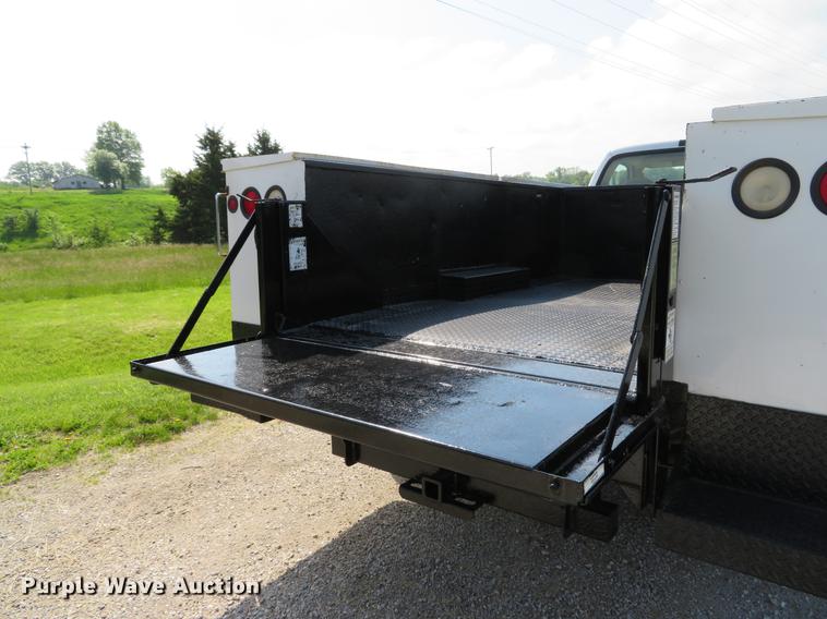 image for item DE8067 2006 Ford F550 Super Duty XL utility truck