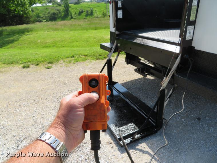 image for item DE8067 2006 Ford F550 Super Duty XL utility truck