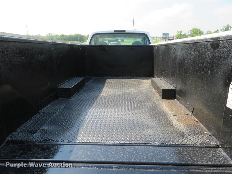image for item DE8067 2006 Ford F550 Super Duty XL utility truck