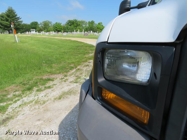 image for item DE8067 2006 Ford F550 Super Duty XL utility truck