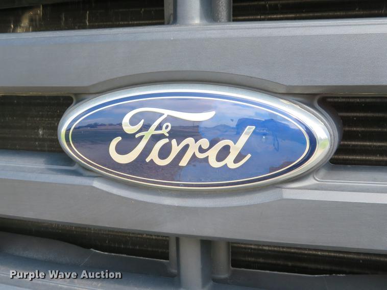 image for item DE8067 2006 Ford F550 Super Duty XL utility truck