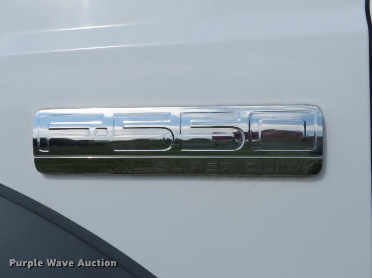 image for item DE8067 2006 Ford F550 Super Duty XL utility truck