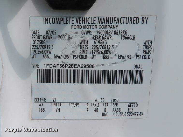 image for item DE8067 2006 Ford F550 Super Duty XL utility truck