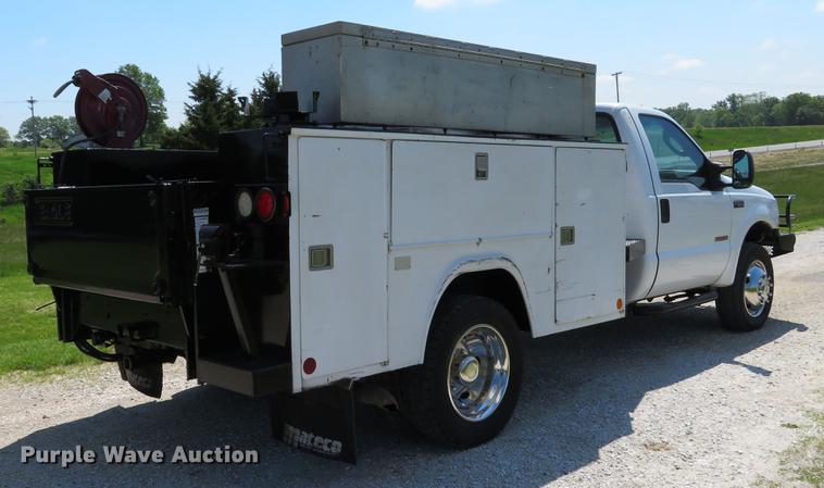 image for item DE8069 2004 Ford F550 Super Duty XL utility truck