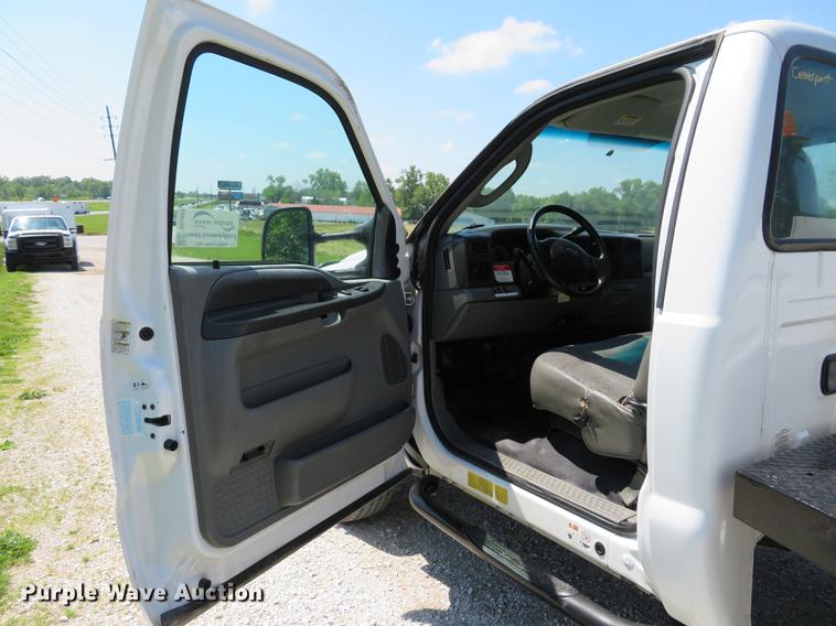 image for item DE8069 2004 Ford F550 Super Duty XL utility truck