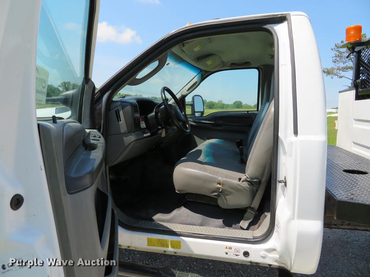 image for item DE8069 2004 Ford F550 Super Duty XL utility truck