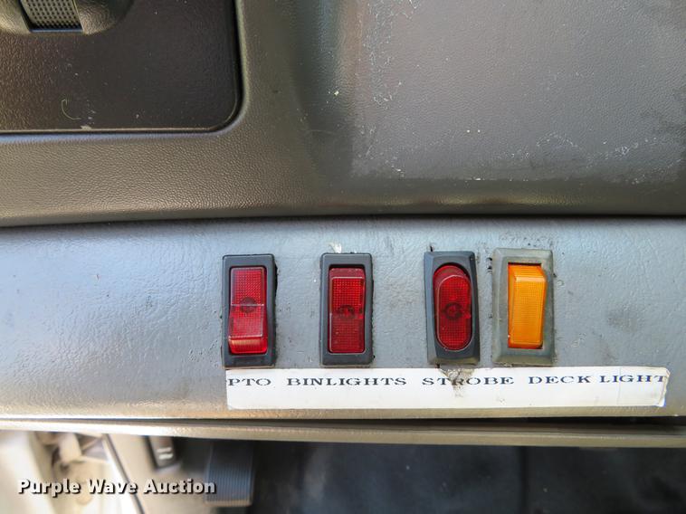 image for item DE8069 2004 Ford F550 Super Duty XL utility truck