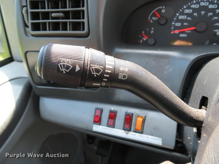 image for item DE8069 2004 Ford F550 Super Duty XL utility truck