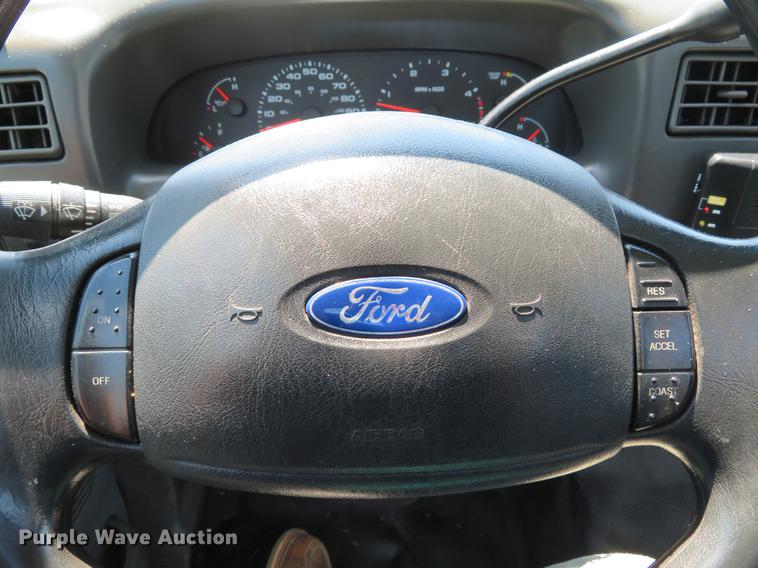 image for item DE8069 2004 Ford F550 Super Duty XL utility truck