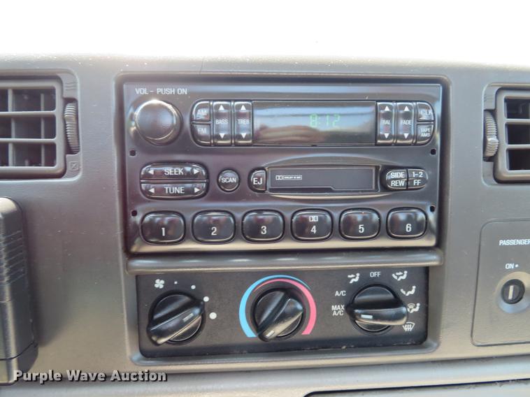 image for item DE8069 2004 Ford F550 Super Duty XL utility truck