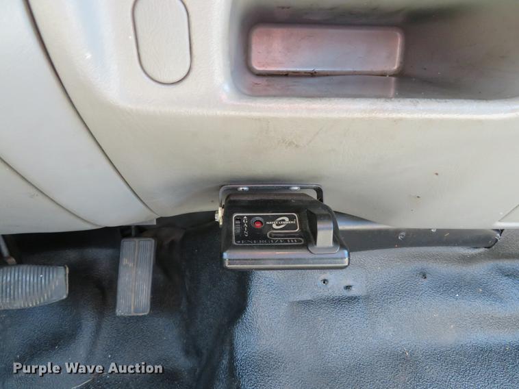 image for item DE8069 2004 Ford F550 Super Duty XL utility truck