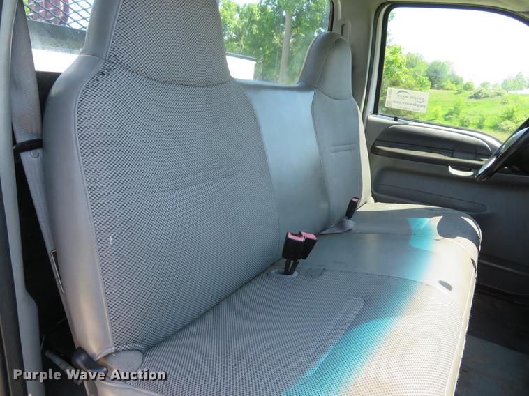image for item DE8069 2004 Ford F550 Super Duty XL utility truck
