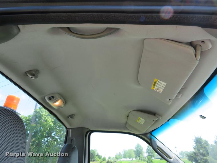 image for item DE8069 2004 Ford F550 Super Duty XL utility truck