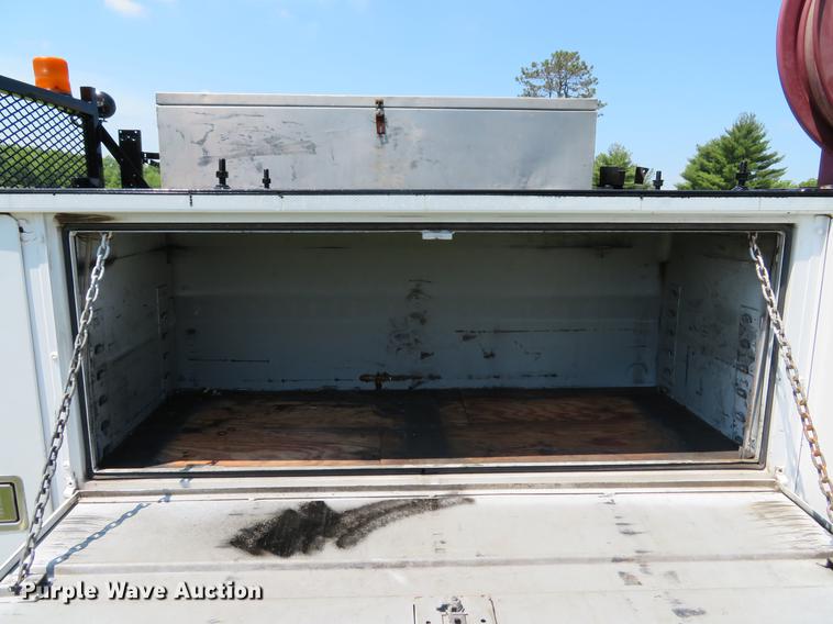 image for item DE8069 2004 Ford F550 Super Duty XL utility truck