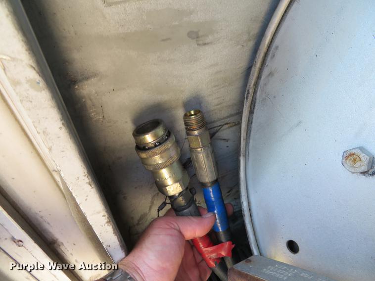 image for item DE8069 2004 Ford F550 Super Duty XL utility truck