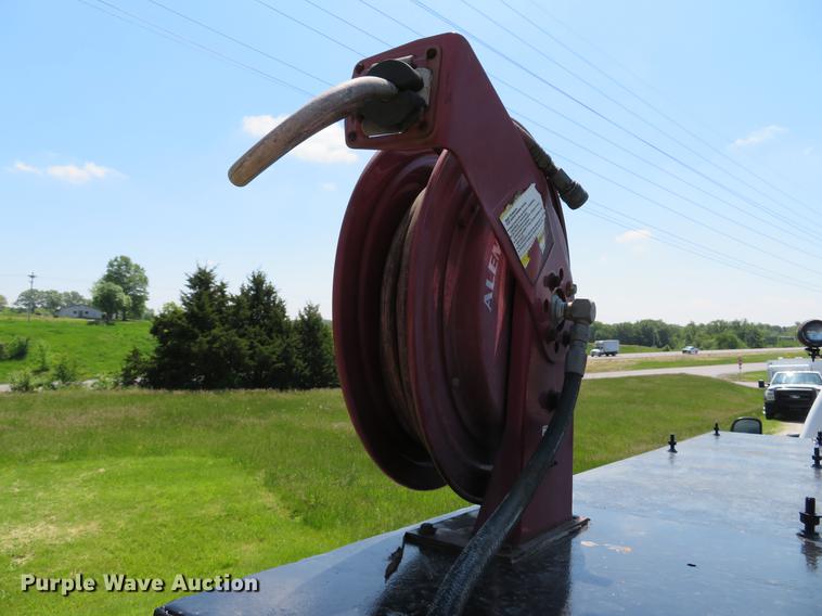 image for item DE8069 2004 Ford F550 Super Duty XL utility truck