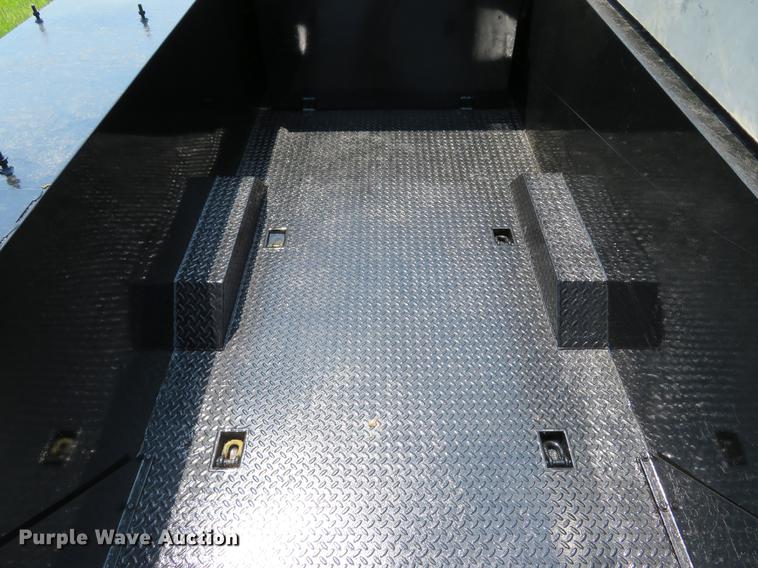 image for item DE8069 2004 Ford F550 Super Duty XL utility truck