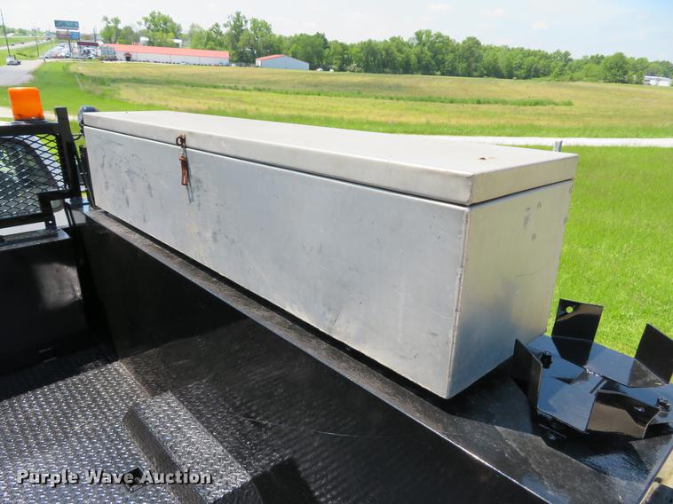 image for item DE8069 2004 Ford F550 Super Duty XL utility truck