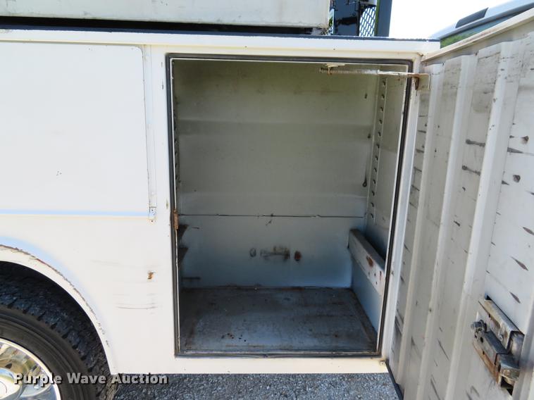 image for item DE8069 2004 Ford F550 Super Duty XL utility truck