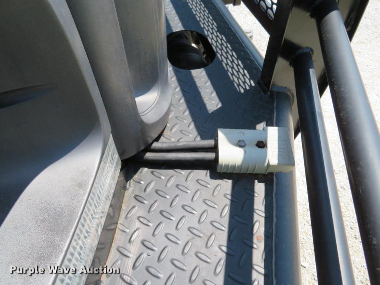 image for item DE8069 2004 Ford F550 Super Duty XL utility truck