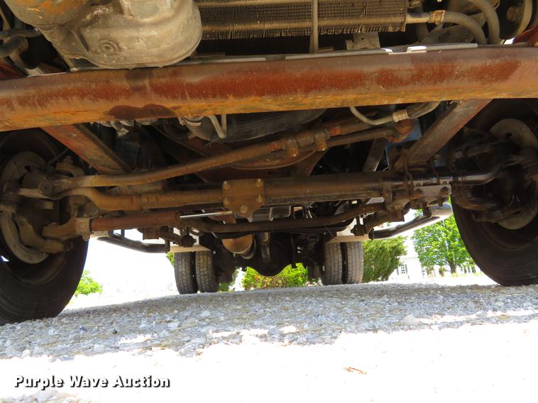 image for item DE8069 2004 Ford F550 Super Duty XL utility truck