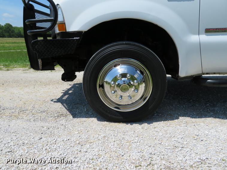image for item DE8069 2004 Ford F550 Super Duty XL utility truck