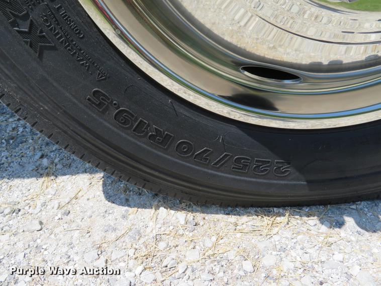 image for item DE8069 2004 Ford F550 Super Duty XL utility truck